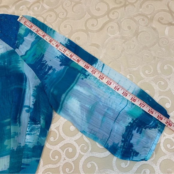 Avenue 14/16 Vibrant Blue Abstract print Blouse Top Women's Lace Accent EUC - Picture 9 of 12